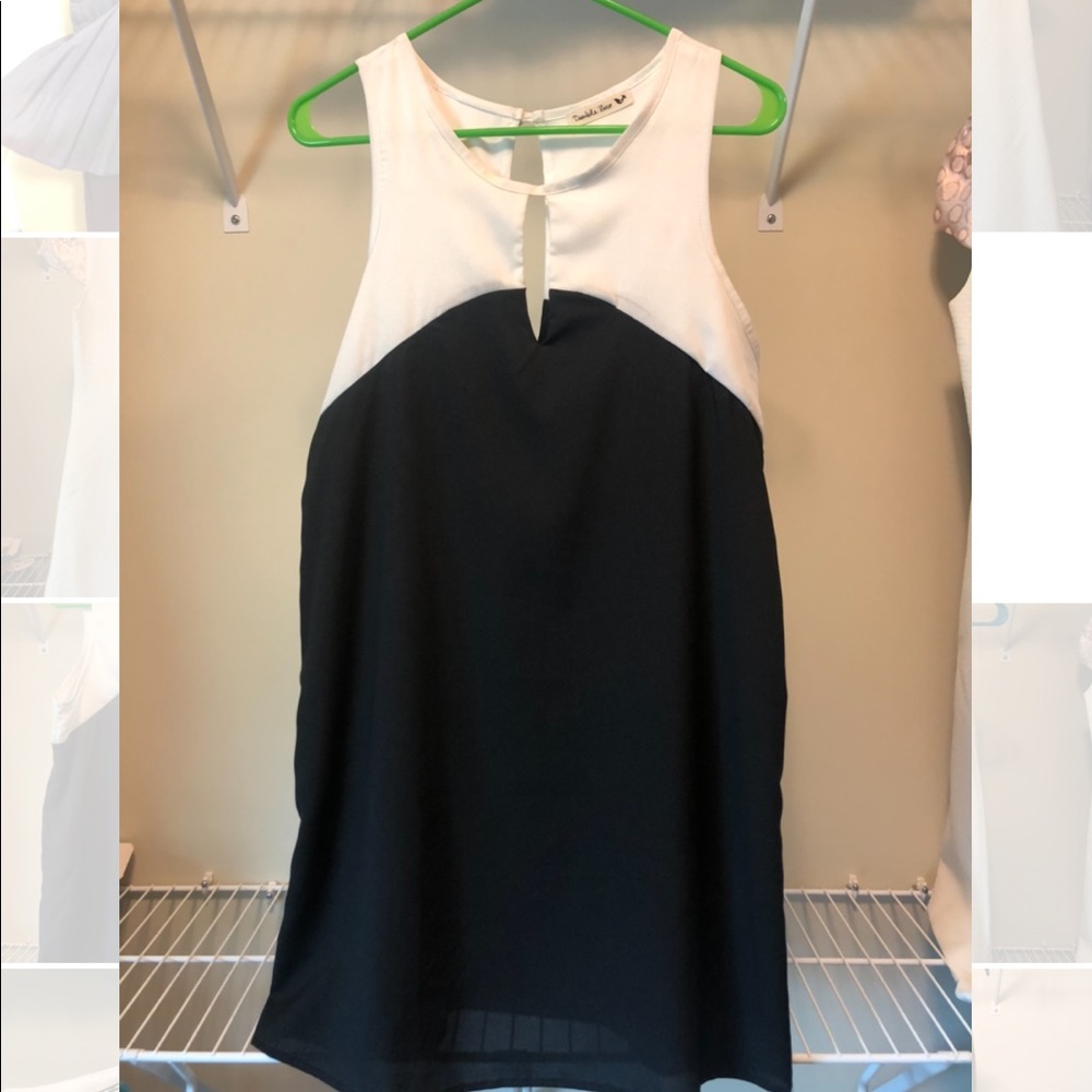 Super cute black and white dress!